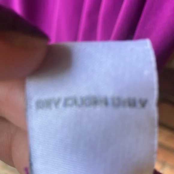 Absolutely stunning & glamorous dress. - Picture 5 of 6